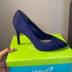 Womens navy heels, NEVER WORN